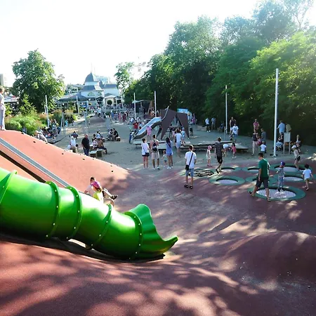 Homes For 5 People, Vakantiehuis