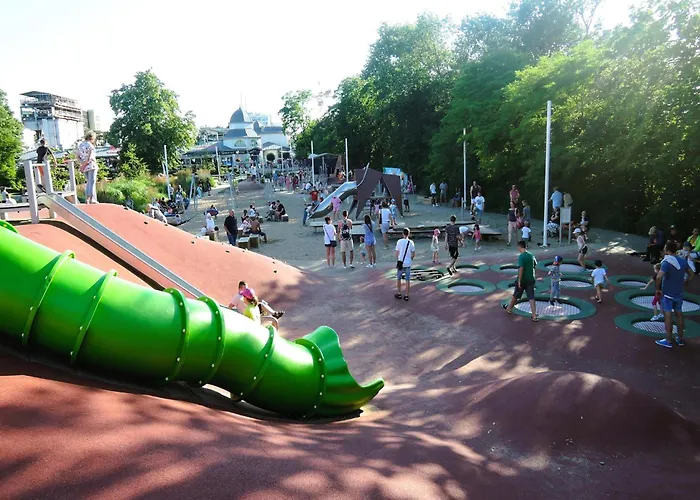 Homes For 5 People, Vakantiehuis