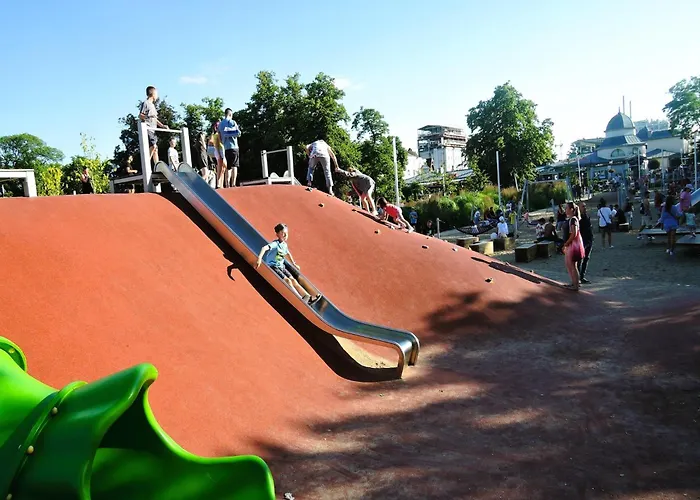 Homes For 5 People, Vakantiehuis